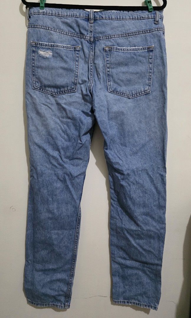 H&M Divided Jeans Distressed (Category: Jeans) located in Mabalacat. Submitted by enoscep (Listing ID 1388478134, Image 2). Description: H&M Divided Distressed Jeans Repaired on one pocket(see photo) Heavily distressed design W: 32" L:40" ☆rfs: decluttering ☆mop: bpi, bdo, gcash ☆mod: j&t ☆no return, refund, or exchange.