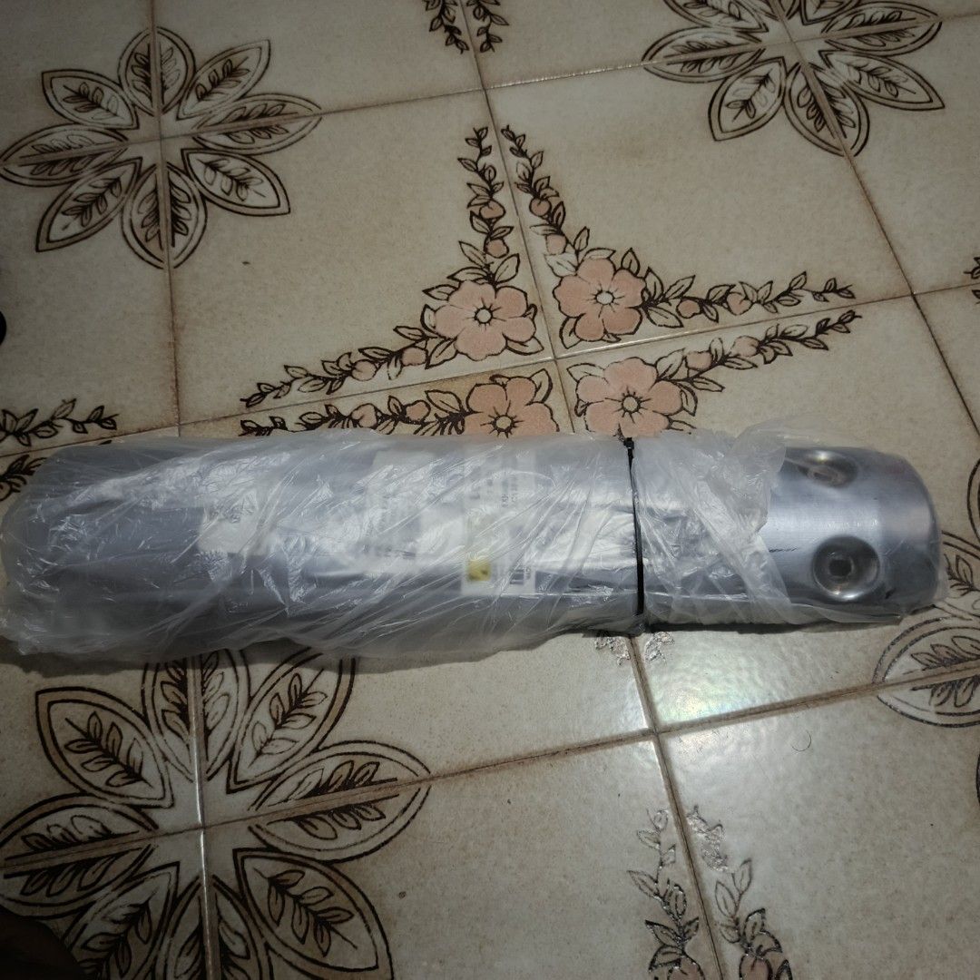 LC V1 Accessories (Category: Motorcycle Accessories) located in Singapore. Submitted by noh11 (Listing ID 1388418439, Image 1). Description: $15 $5.