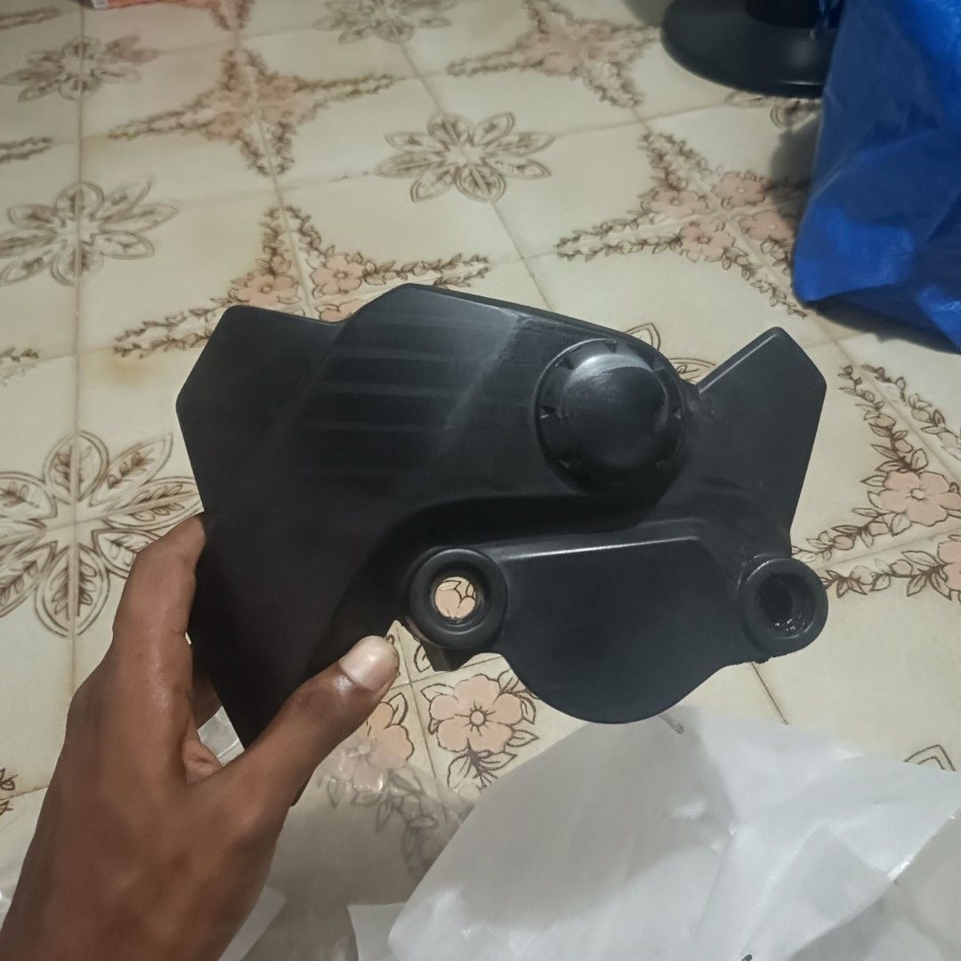 LC V1 Accessories (Category: Motorcycle Accessories) located in Singapore. Submitted by noh11 (Listing ID 1388418439, Image 2). Description: $15 $5.