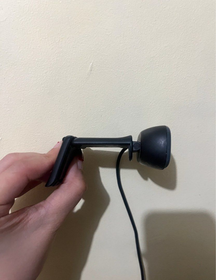 logitech c270 HD webcam (Category: Webcams) located in Manila. Submitted by b.nky (Listing ID 1388470526, Image 2). Description: 30fps/720p has built in mic visible minor scratches rfs: no longer needed/used loc: mnl/bgc.