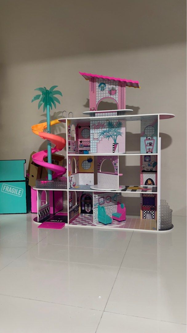 LOL Surprise OMG House (Category: Kids Toys) located in Taguig. Submitted by lalohan (Listing ID 1388310112, Image 2). Description: 81.28 x 21.59 x 67.95 cm; 500 g MADE FROM REAL SUSTAINABLE WOOD; THIS HOUSE MEASURES 122CM TALL BY 122CM WIDE FEATURING 4 STORIES AND 9 PLAY AREAS INCLUDING A LIVING ROOM; POOL; ROOFTOP PATIO; DINER; AND MORE! FULLY FURNISHED. A FULLY EQUIPPED KITCHEN CABINET; A FRIDGE STOCKED WITH TONS OF FOOD ACCESSORIES; TRANSFORM