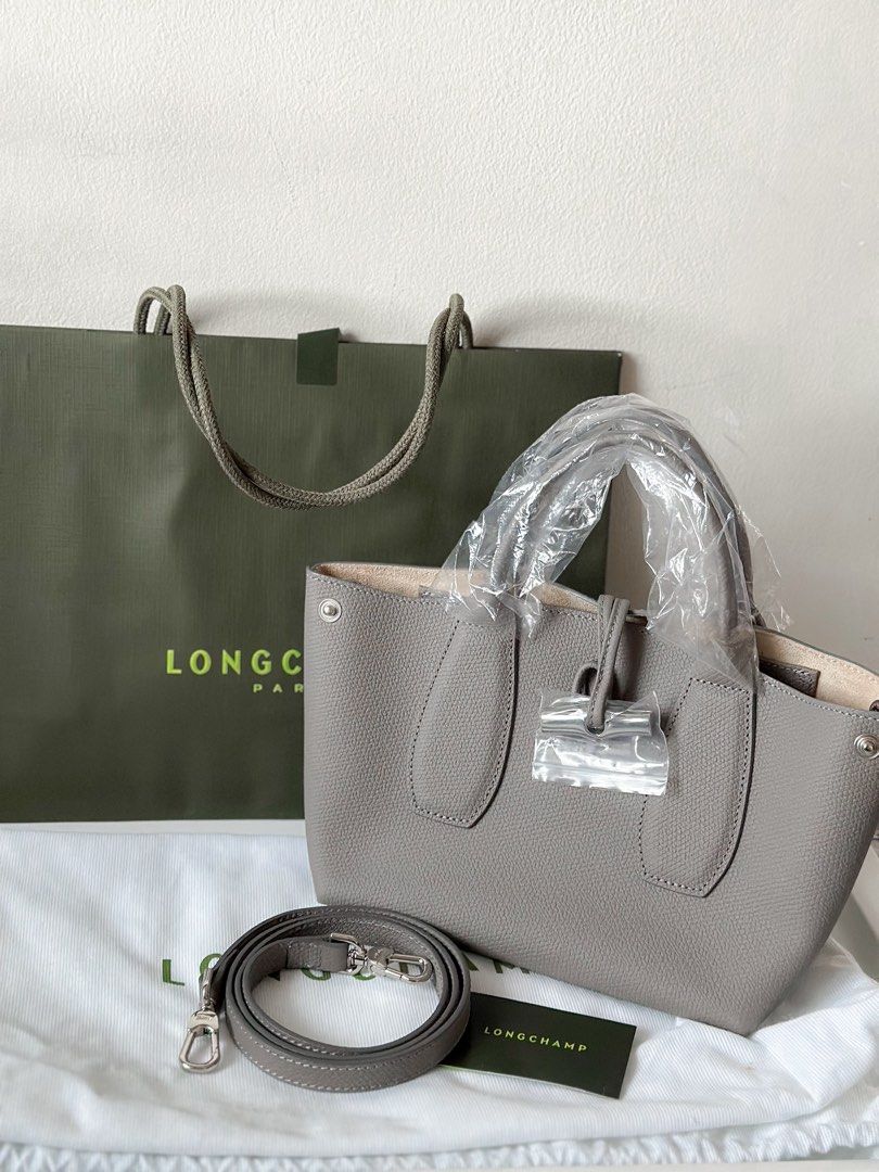 Longchamp Roseau (Category: Luxury Bags & Wallets) located in Taguig. Submitted by jrsurposa (Listing ID 1388330798, Image 2). Description: FOR SALE: Longchamp Roseau Size: Small Color: Turtledove With dustbag, strap, paperbag, card Bought in HK Airport last December 2024 Never used; Impulse buy 😅.
