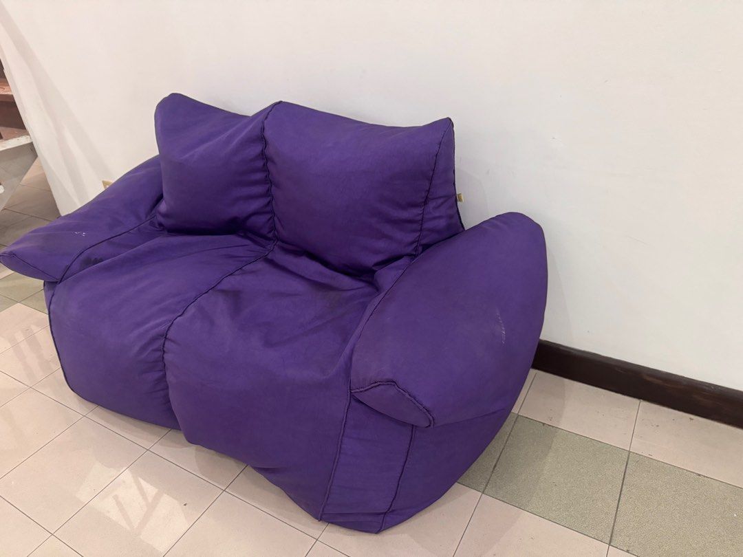 Loveseat Beanie Bag (Category: Sofas) located in Muntinlupa City. Submitted by xtne17 (Listing ID 1388384325, Image 1). Description: comfy to sit on, no tears or holes.