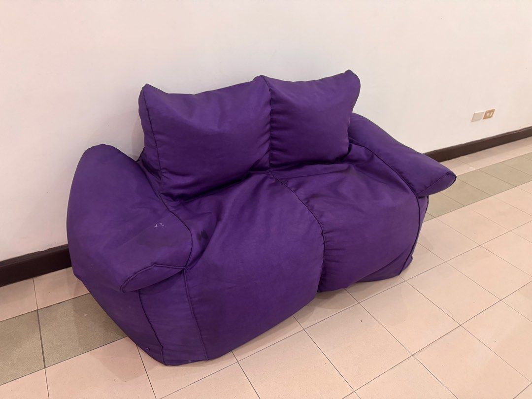Loveseat Beanie Bag (Category: Sofas) located in Muntinlupa City. Submitted by xtne17 (Listing ID 1388384325, Image 2). Description: comfy to sit on, no tears or holes.