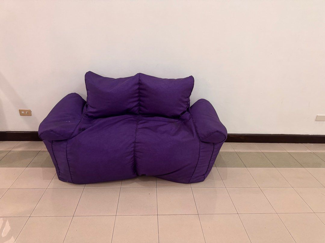 Loveseat Beanie Bag (Category: Sofas) located in Muntinlupa City. Submitted by xtne17 (Listing ID 1388384325, Image 3). Description: comfy to sit on, no tears or holes.