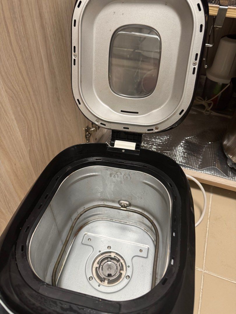 Mayer bread maker (Category: Breadmakers) located in Singapore. Submitted by sl1909 (Listing ID 1360337669, Image 2). Description: .