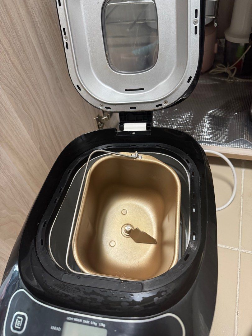 Mayer bread maker (Category: Breadmakers) located in Singapore. Submitted by sl1909 (Listing ID 1360337669, Image 3). Description: .