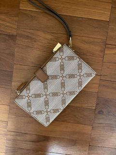 (Category: ) located in . Submitted by dailyfavours (Listing ID 1388383111, Image 1). Description: .