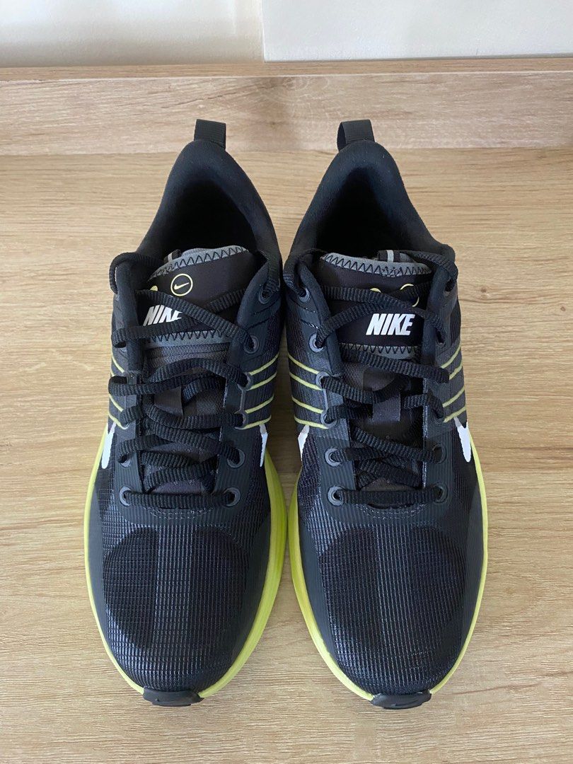 Nike Lunar Roam (Category: Sneakers) located in Manila. Submitted by patbern (Listing ID 1388314056, Image 1). Description: Nike Lunar Roam Men US 7.5 Black/White Iron Grey Item from SG Shipping thru LBC COP @ 4,800 free shipping.