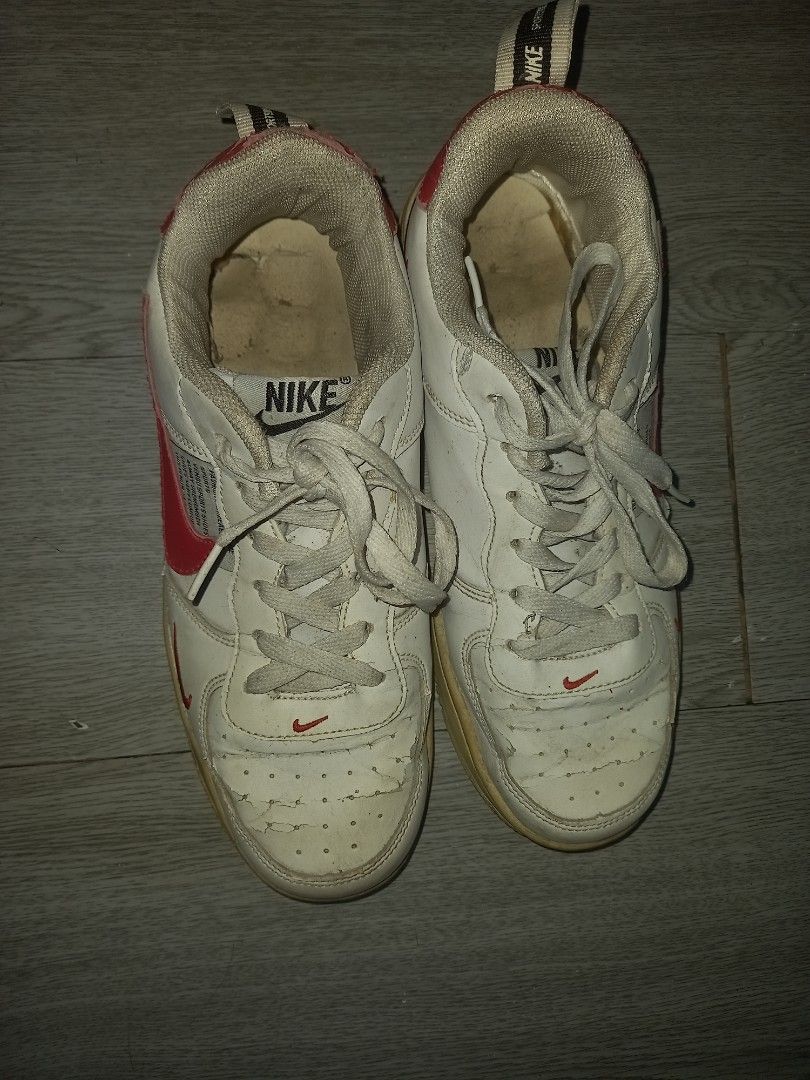 Nike Shoes (Category: Sneakers) located in Quezon City. Submitted by eyebeee (Listing ID 1388344118, Image 1). Description: size 7.