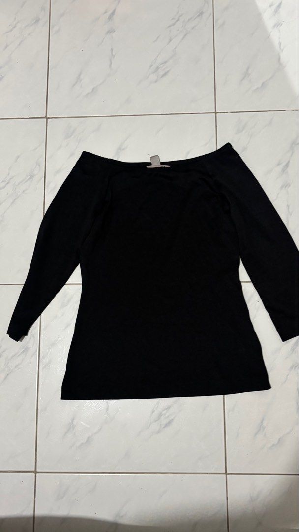 Off shoulder silk black top (Category: Sleeveless) located in Manila. Submitted by mxryldrn (Listing ID 1388433905, Image 1). Description: Used once. Too small on me, since material is not stretchable. .