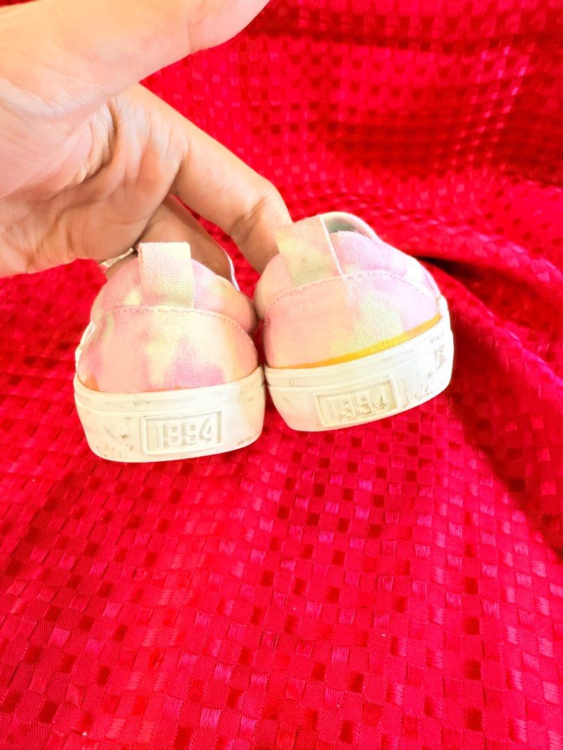 Original Old Navy Tie-Dye Slip-Ons 14CM (Category: Babies & Kids Fashion) located in Manila. Submitted by maisonbrielle (Listing ID 1388436435, Image 3). Description: Old Navy Tie-Dye Slip-Ons 🌈 Size 7 | 14 cm ✨ Easy & comfy everyday wear ⚠️ With yellow marking — see photos 📸 Preloved, what you see is what you get .