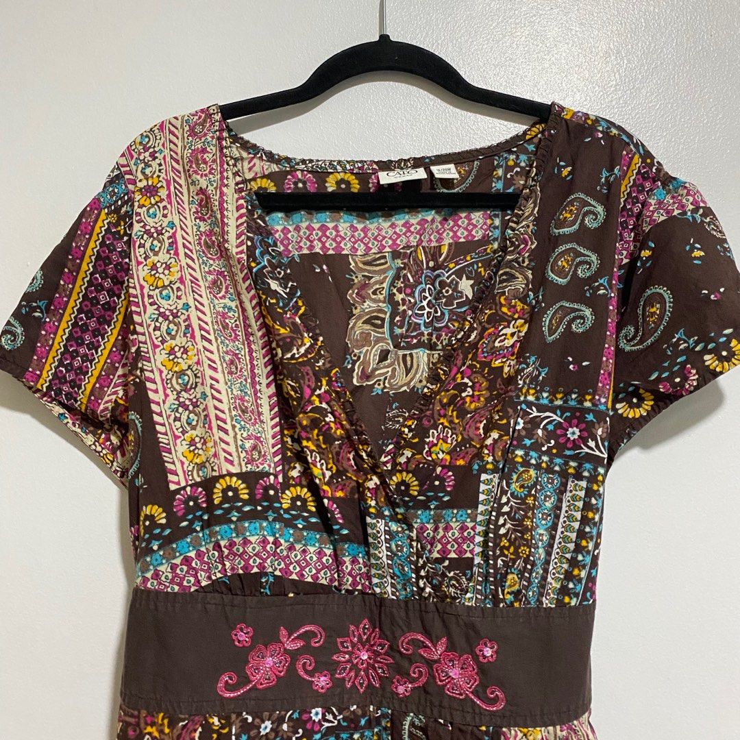 Paisley Top (Category: Others Tops) located in Cebu City. Submitted by elainedmd (Listing ID 1388446209, Image 2). Description: Perfect for beach cover ups ✨ In good condition Fits L-XL 📍 Labangon, Cebu City 📌 One day reservation only .