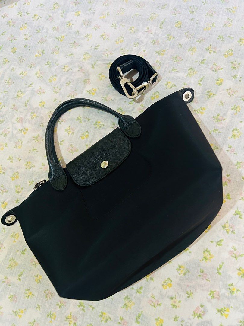 [Preloved] LePliage Black Medium (Category: Cross-body Bags) located in Quezon City. Submitted by labnstyle (Listing ID 1388387658, Image 2). Description: Personal preloved Needs cleaning due to storage Medium size Still in very good condition Just very minimal signs of usage and/or storage in the leather and hardware. Needs minimal cleaning on the inside. What you see is what you get. .