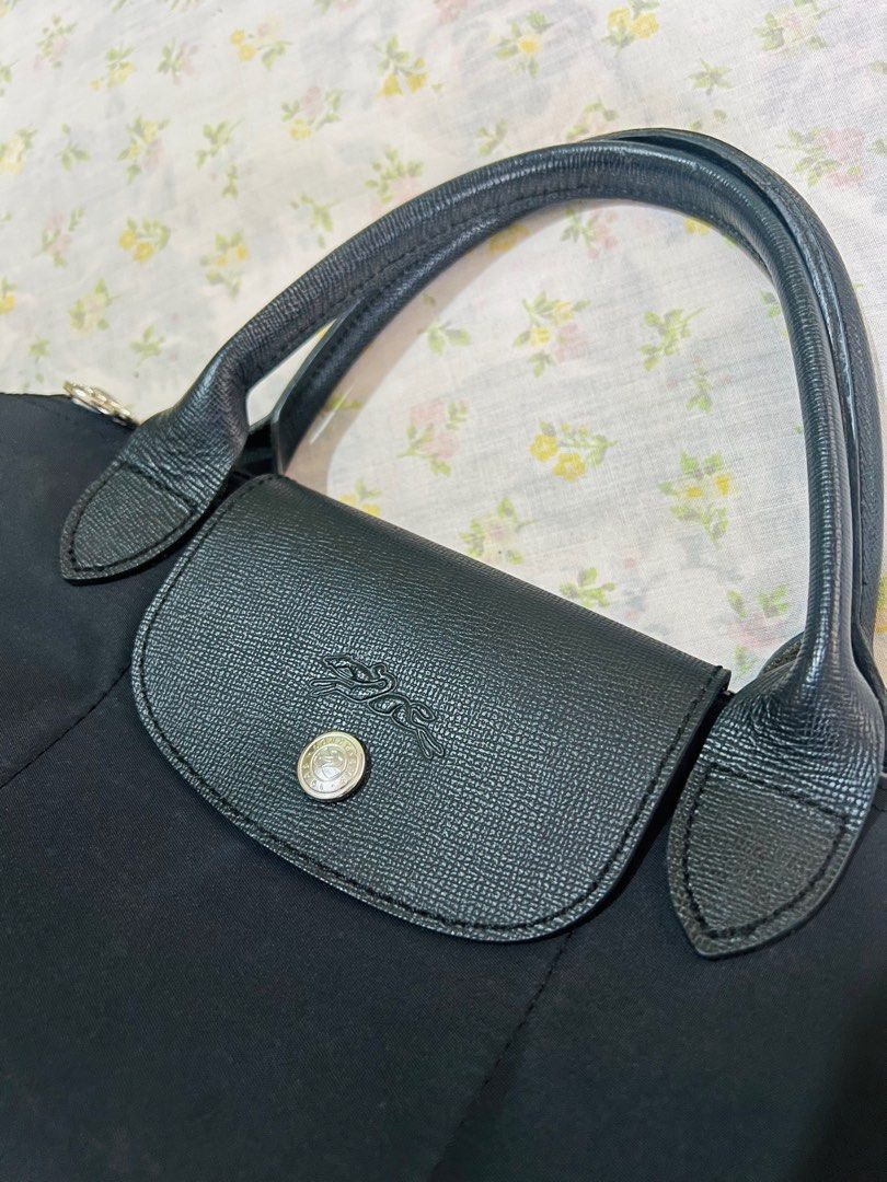 [Preloved] LePliage Black Medium (Category: Cross-body Bags) located in Quezon City. Submitted by labnstyle (Listing ID 1388387658, Image 3). Description: Personal preloved Needs cleaning due to storage Medium size Still in very good condition Just very minimal signs of usage and/or storage in the leather and hardware. Needs minimal cleaning on the inside. What you see is what you get. .