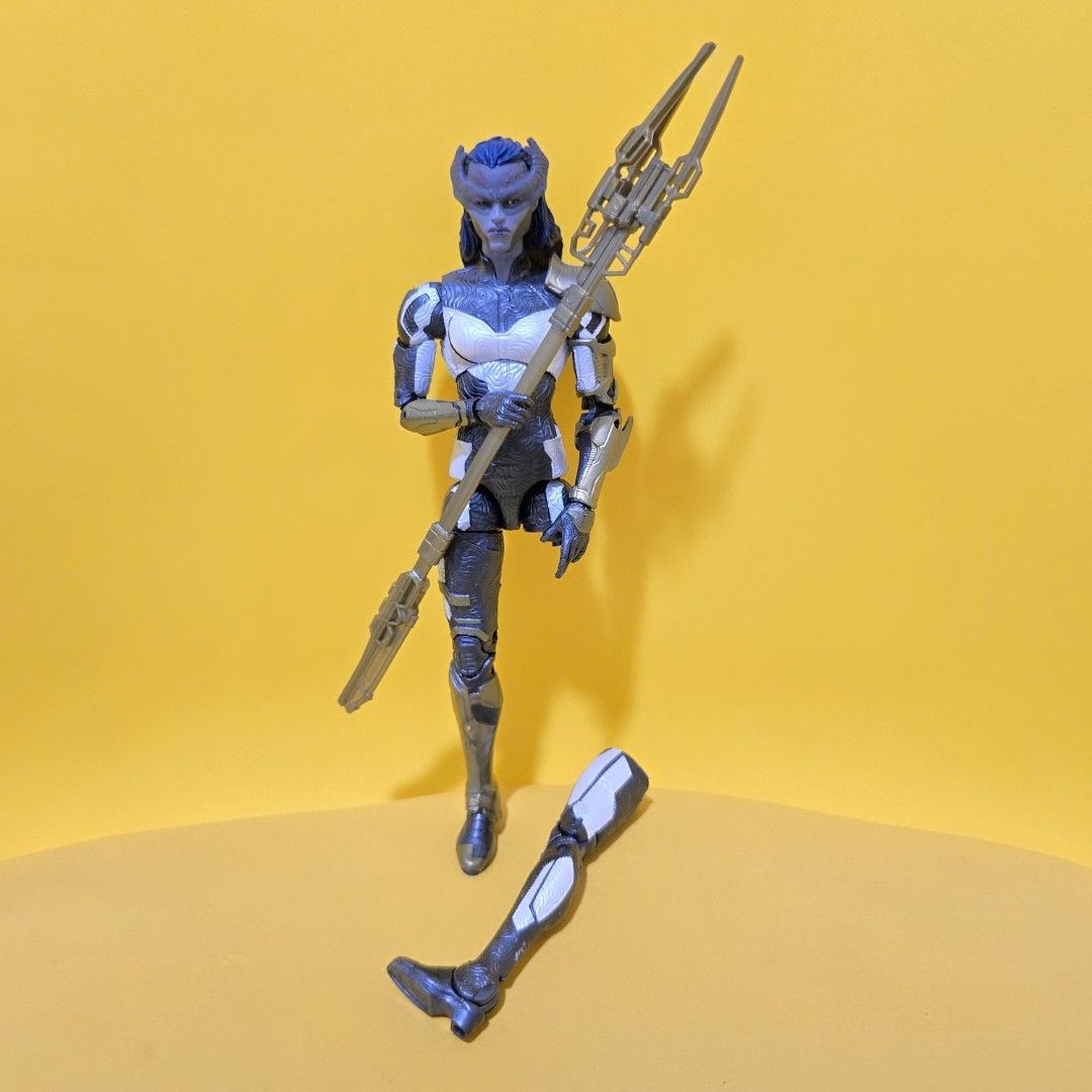 PROXIMA MIDNIGHT Marvel Studios Avengers The Infinity War Thanos Wave Marvel Legends ***Broken Leg*** (Category: Figurines & Statues) located in Quezon City. Submitted by jasperstoyvault (Listing ID 1388429192, Image 1). Description: No box. As is. Actual item posted. For pick up only via Lalamove or Grab Express. Novaliches QC area. BDO BPI GCash payment..