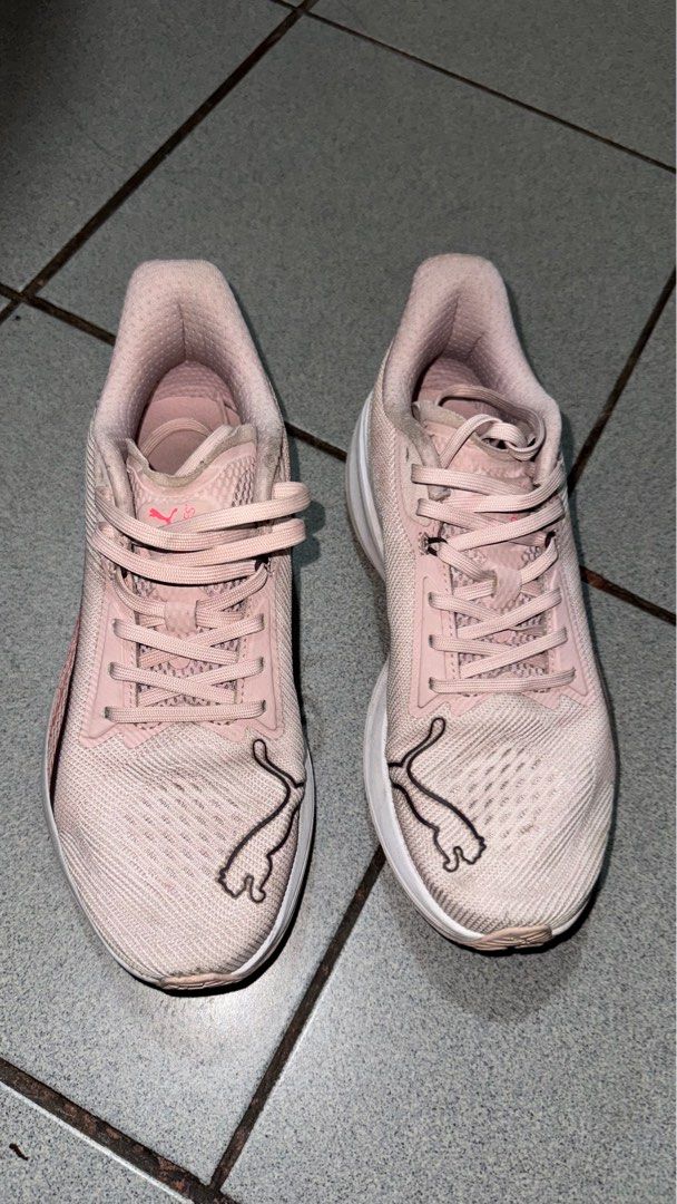 Puma Darter Pro (Pink) running shoes (Category: Sneakers) located in Pasig City. Submitted by getitfromg (Listing ID 1369971003, Image 1). Description: Size 7 (24cm) check all pics for the current condition of the shoes needs cleaning .