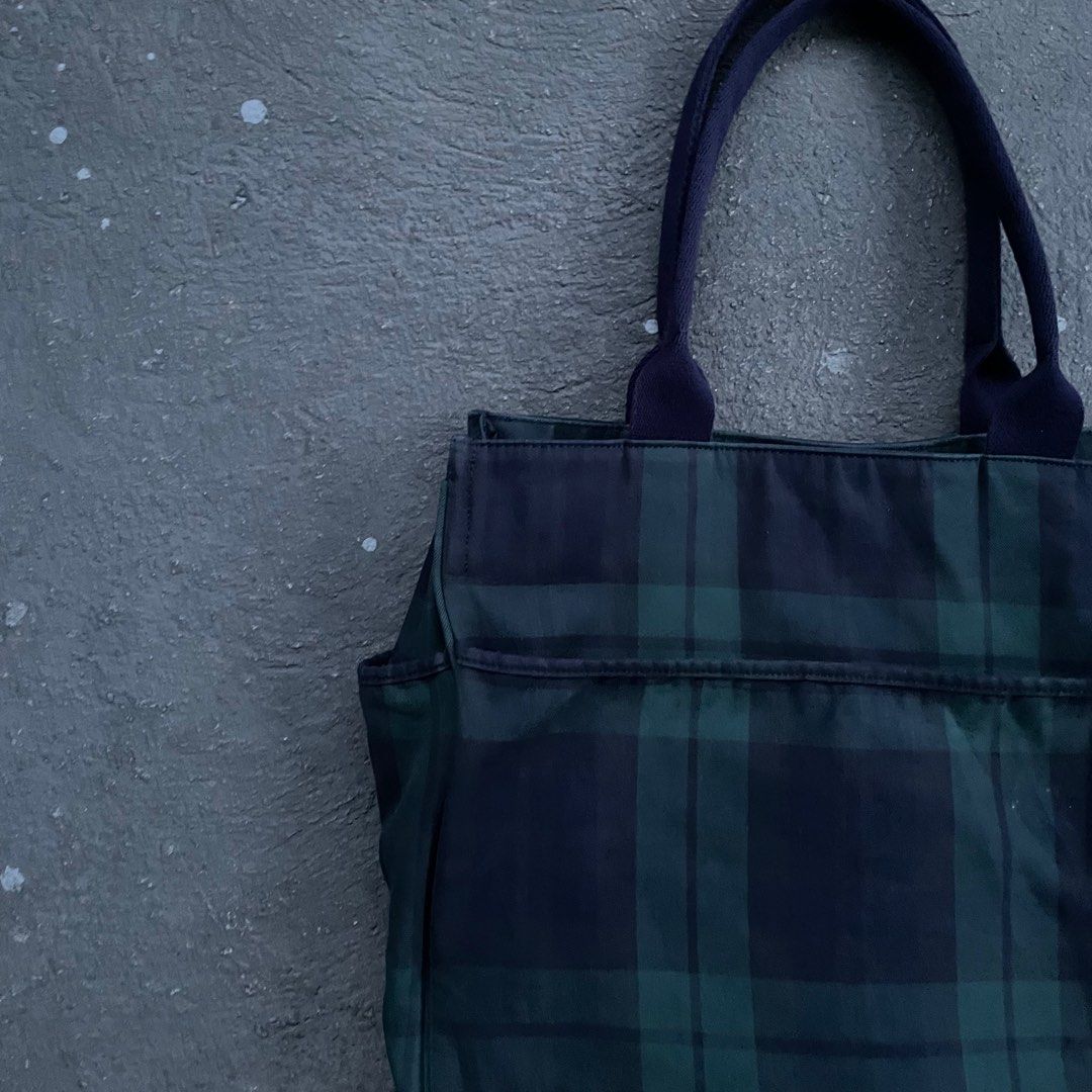 Ralph Lauren Flannel Tote Bag (Category: Luxury Bags & Wallets) located in Malabon City. Submitted by coponxel (Listing ID 1388490268, Image 3). Description: issue : tear in pipe lining.