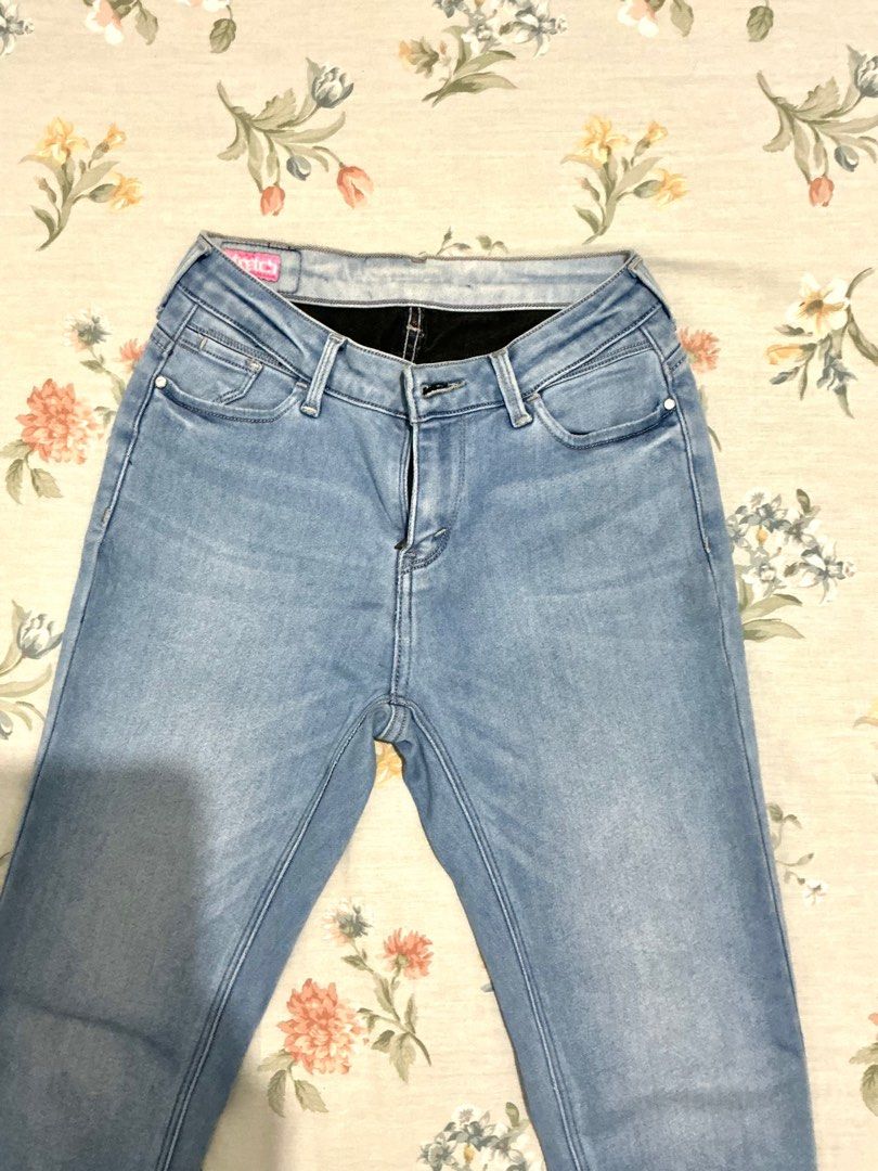 RRJ Stretch Skinny Jeans (Category: Jeans) located in Manila. Submitted by 888declutters (Listing ID 1388489593, Image 2). Description: Used for a few times The jean’s fabric is stretchable Waist: 27 Length: 37.5 hts: light blue jeans, acid wash jeans, blue jeans, skinny jeans.