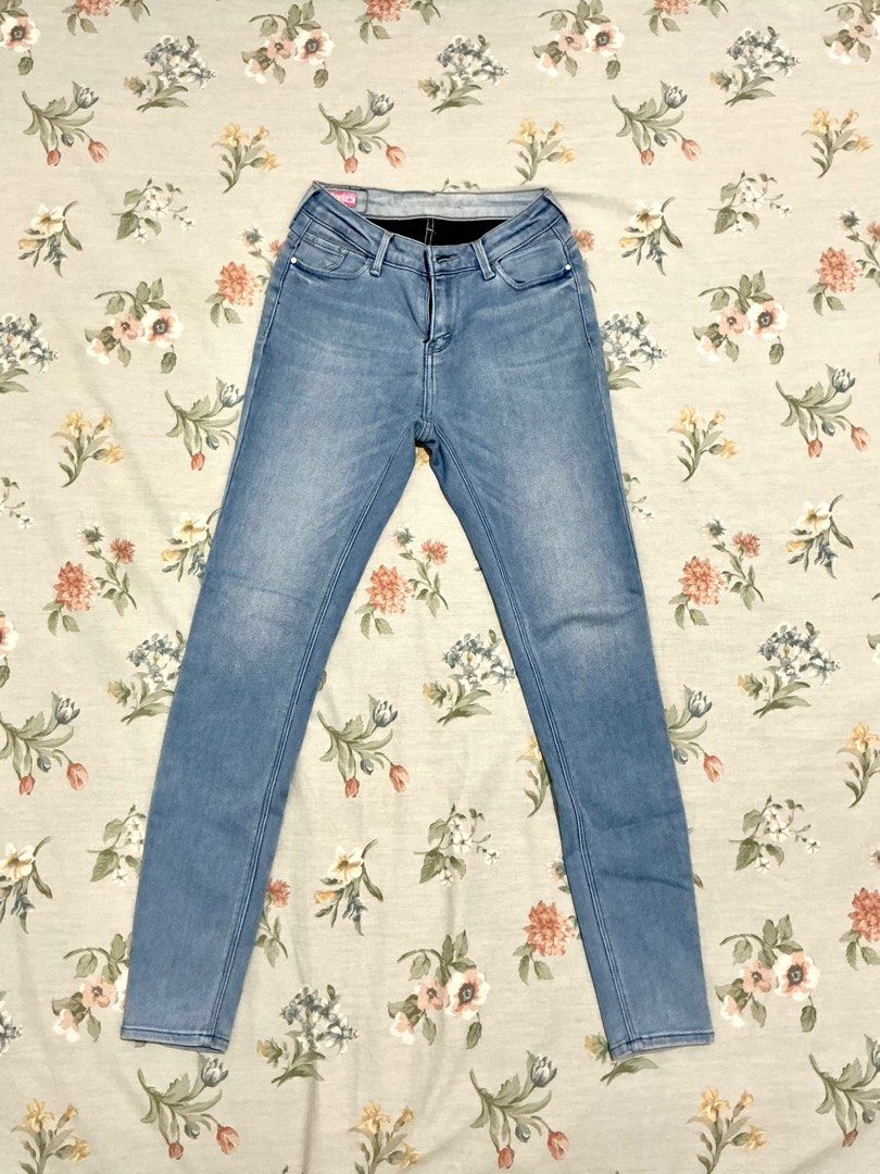 RRJ Stretch Skinny Jeans (Category: Jeans) located in Manila. Submitted by 888declutters (Listing ID 1388489593, Image 3). Description: Used for a few times The jean’s fabric is stretchable Waist: 27 Length: 37.5 hts: light blue jeans, acid wash jeans, blue jeans, skinny jeans.
