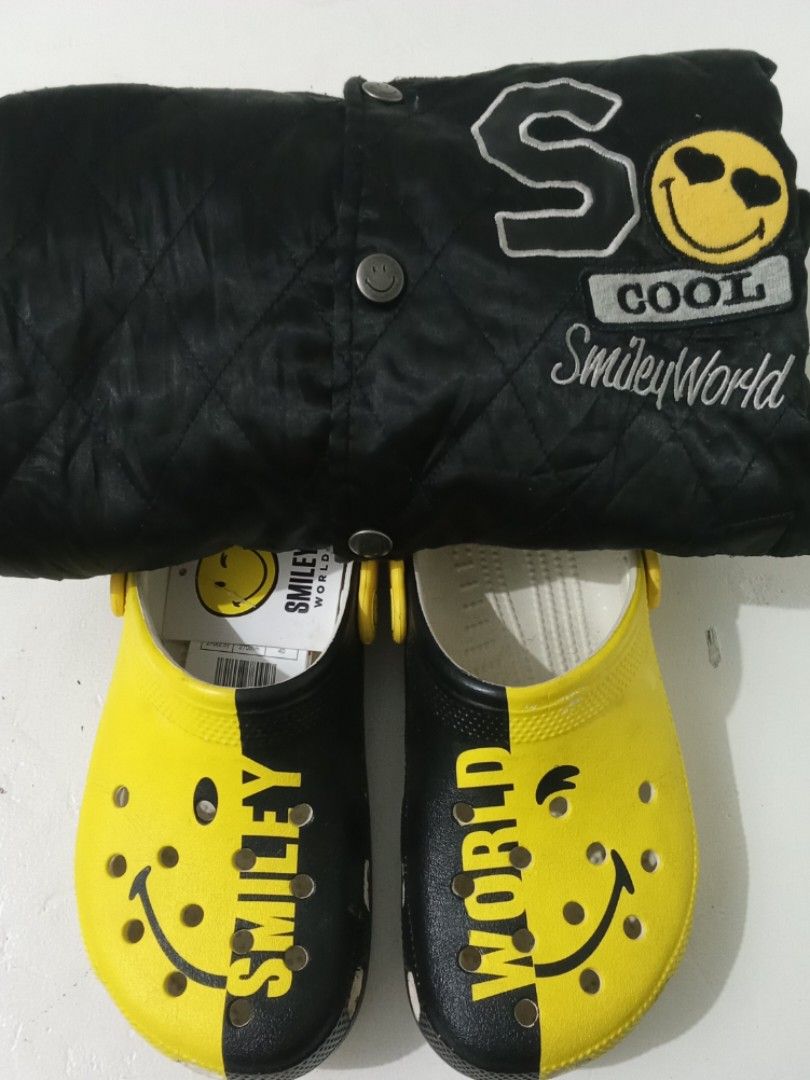 SMILEY WORLD CROCS &JACKET. ASPACK (Category: Loafers) located in Manila. Submitted by eriiicaspage (Listing ID 1388362785, Image 1). Description: PREOWNED ' Lightly Used Authentic SMILEY WORLD X CROCS CLASSIC SMILEY CLOGS M5 /WMN7 23-23.5CM. Min Sign of Used .Good Condition,Made in Vietnam . SMILEY WMNS BOMBER JACKET . BLACK . SMALL-MEDIUM ,flaws : Missing 1Snap button . No other Issue .Good Condition Sold As Set Only . 1900 plus Sf.