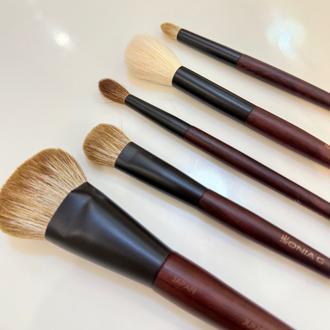 SONIA G Mini Keyaki Brush Set Volume 2 (Category: Makeup) located in Quezon City. Submitted by bearams (Listing ID 1388381588, Image 2). Description: Limited edition. Lightly used. 2-3x. Washed. Almost new. Really stunning in person. Kept properly. Originally bought for 9k plus. Perfect for travel..