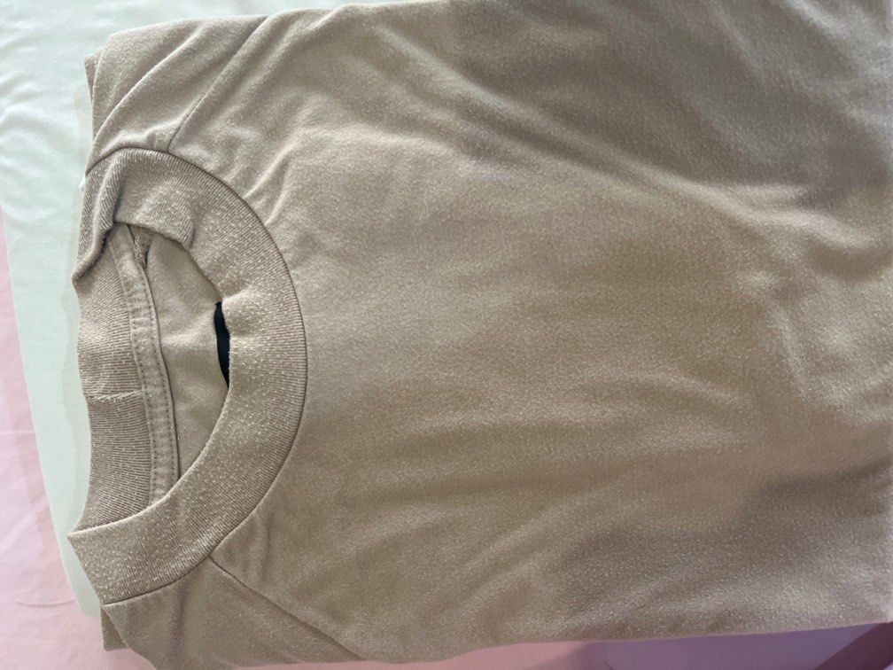 3 for ₱300 straightforward t shirts (Category: Tshirts & Polo Shirts ) located in Manila. Submitted by nickl_ost (Listing ID 1388388606, Image 2). Description: All three tshirt (dark green, brown, white) for 300 Oversized fit Size small Lightly used, no defects.