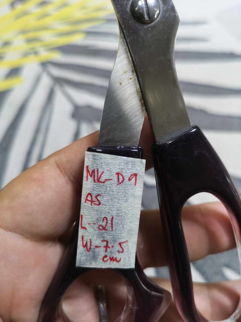 Thin Material Scissor (Category: Craft Supplies & Tools) located in Santa Cruz. Submitted by jmy_surplus.2 (Listing ID 1388463292, Image 3). Description: Size ; L - 21 W - 7.5 Color ; Black Type ; Scissor Brand ; No Brand Material ; Stainless Steel Style ; Multi Purpose Scissor MK D9 JMY 5 Batch #142.