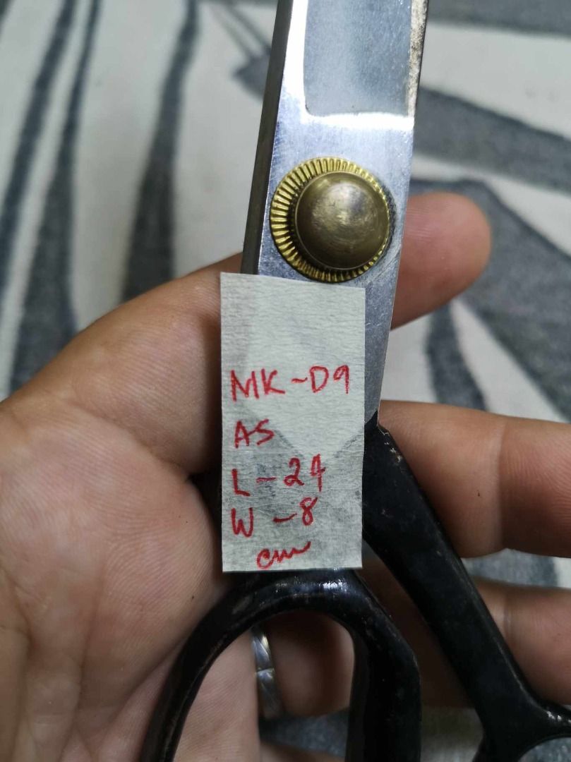 Thin Materials Shearing Tool (Category: Craft Supplies & Tools) located in Santa Cruz. Submitted by jmy_surplus.2 (Listing ID 1388464768, Image 3). Description: Size ; L - 24 W - 8 Color ; Black Type ; Scissor Brand ; No brand Material ; Stainless Style ; Black Scissor MK D9 JMY 5 Batch #142.