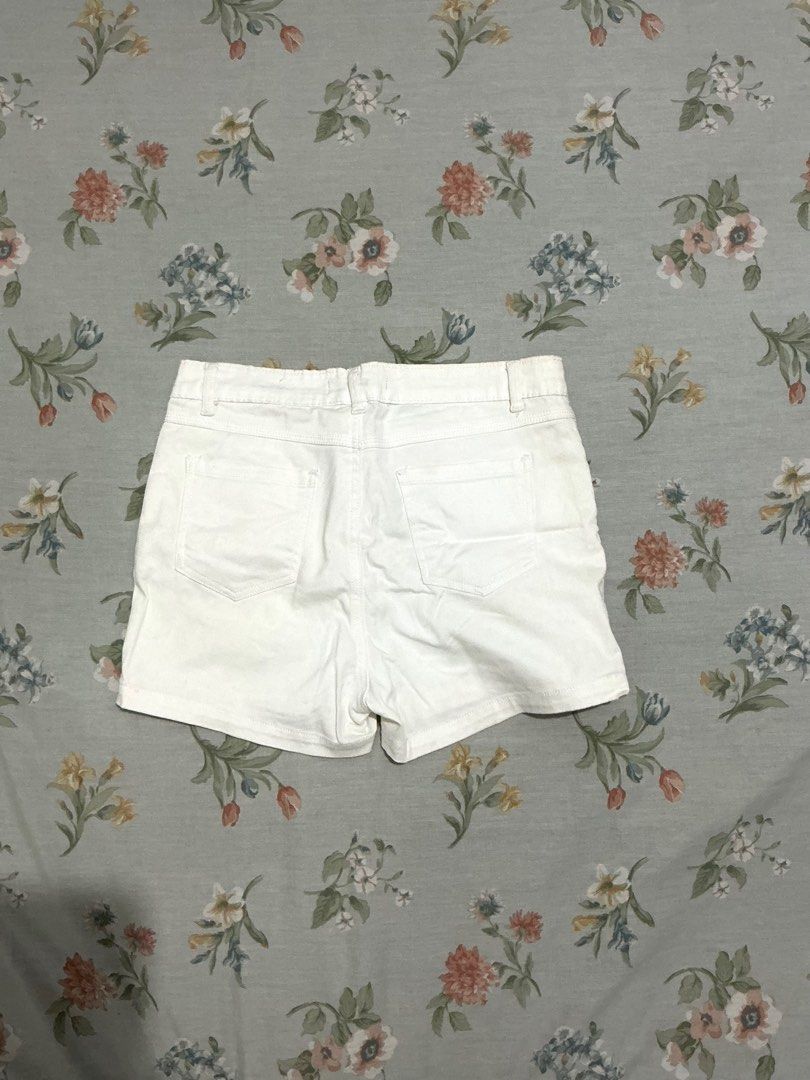Urban white shorts (Category: Shorts) located in Manila. Submitted by 888declutters (Listing ID 1388494659, Image 2). Description: L on tag but fits medium Waist: 26, 27, 28, 29 helping tags: white jeans short, white trouser.