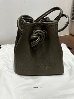 （分類：）位於 。 由 lesierra 提交（商品編號 1388481300，圖片 1）。簡介： 。