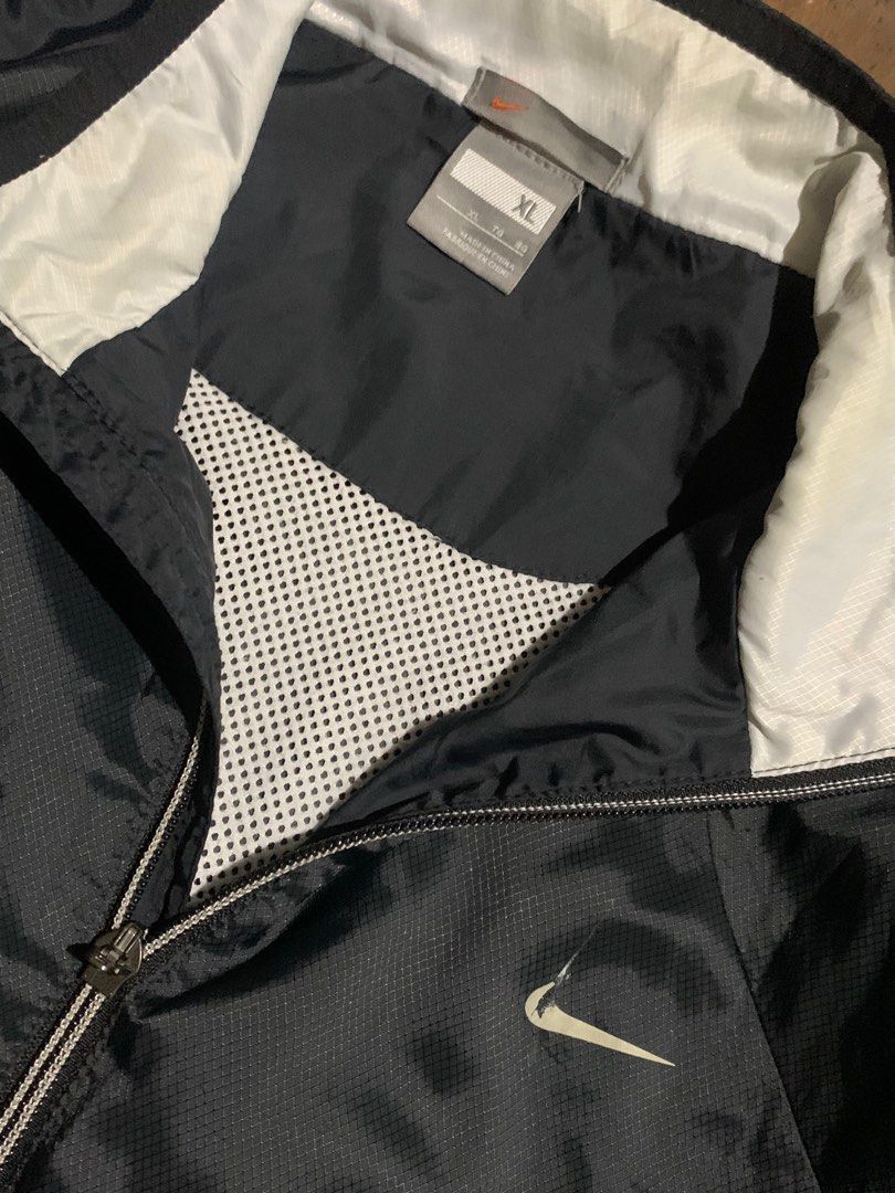 Vintage Nike windbreaker full zip (Category: Hoodies) located in Manila. Submitted by datiga64797 (Listing ID 1388427440, Image 2). Description: Xl on tag 23 by 29 Excellent condi Issue : Small crack on nike logo.