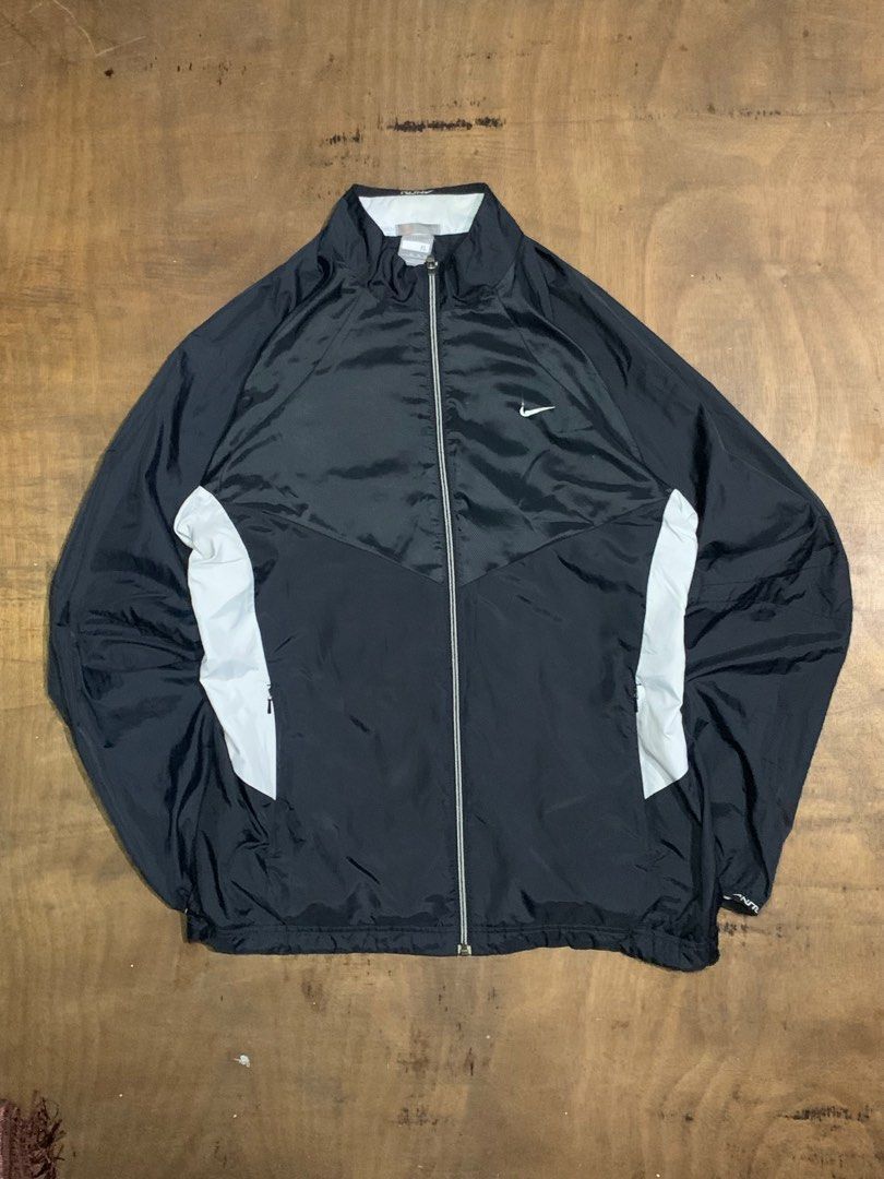 Vintage Nike windbreaker full zip (Category: Hoodies) located in Manila. Submitted by datiga64797 (Listing ID 1388427440, Image 1). Description: Xl on tag 23 by 29 Excellent condi Issue : Small crack on nike logo.