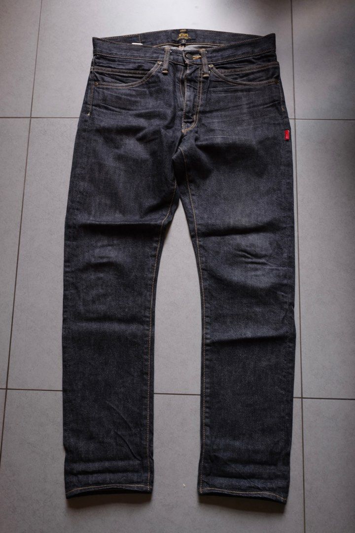 Wtaps （分類：牛仔褲）位於 Hong Kong。 由 lamdogcom 提交（商品編號 1388319545，圖片 5）。簡介： 出售wtaps 5條褲 深藍色長褲 size s $300 多袋長褲 size M $300 牛仔褲全部size M $300 x 3 全要 Total $1300 。