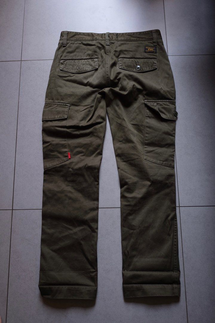 Wtaps （分類：牛仔褲）位於 Hong Kong。 由 lamdogcom 提交（商品編號 1388319545，圖片 3）。簡介： 出售wtaps 5條褲 深藍色長褲 size s $300 多袋長褲 size M $300 牛仔褲全部size M $300 x 3 全要 Total $1300 。