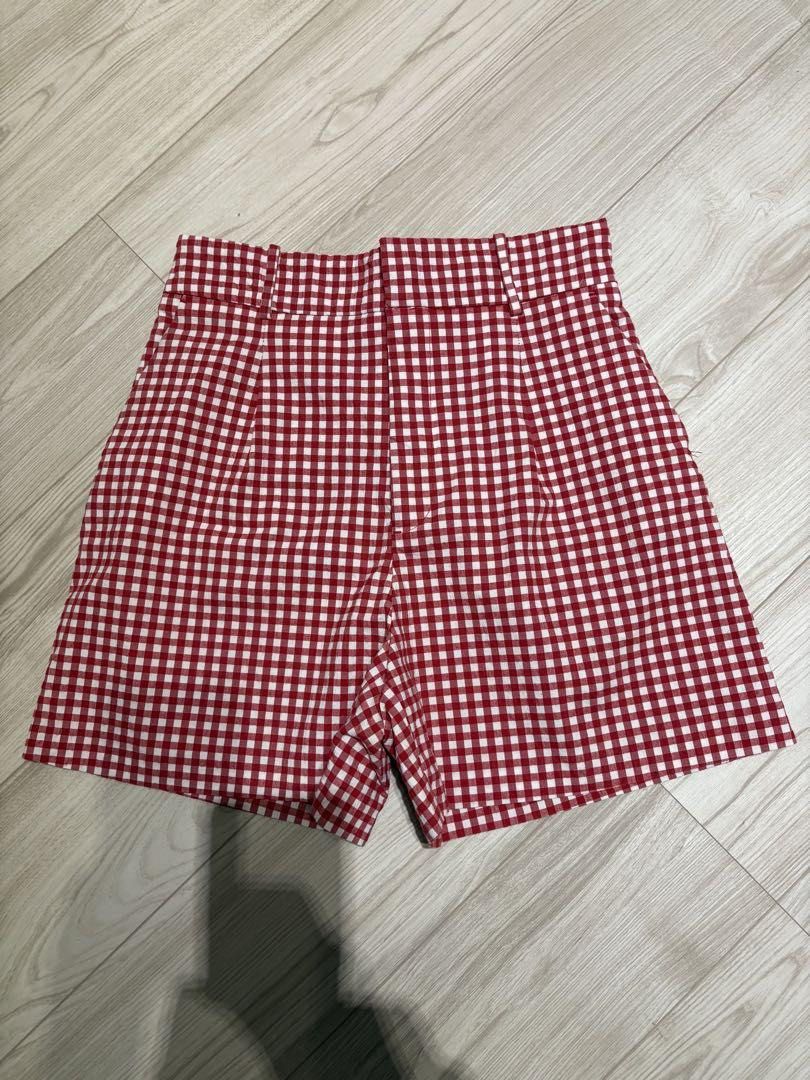 ZARA Red Checkered Highwaist Shorts (Category: Shorts) located in Bulacan. Submitted by yourduchess (Listing ID 1388387073, Image 2). Description: No belt included - nawala po ng katulong namin 🥲 Otherwise, in mint condition Authentic zara.