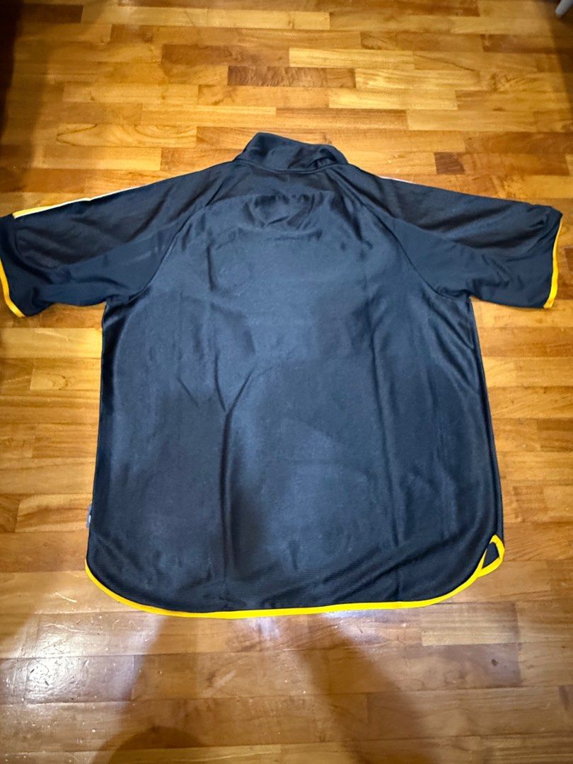 1999-00 Real Madrid adidas Reissue Away Shirt (Category: Activewear) located in Singapore. Submitted by baoboy (Listing ID 1388656513, Image 2). Description: Relive a magical European triumph for Real Madrid with this exact one-to-one replica of the club’s iconic 99/00 away jersey. This adidas shirt is identical to the one worn by the players in Paris as they secured the club’s eighth European title. Featuring the classic ‘90s loose fit, a smart 