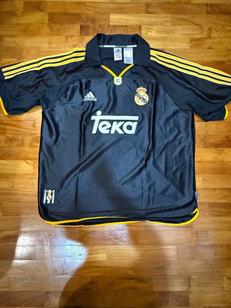 1999-00 Real Madrid adidas Reissue Away Shirt (Category: Activewear) located in Singapore. Submitted by baoboy (Listing ID 1388656513, Image 1). Description: Relive a magical European triumph for Real Madrid with this exact one-to-one replica of the club’s iconic 99/00 away jersey. This adidas shirt is identical to the one worn by the players in Paris as they secured the club’s eighth European title. Featuring the classic ‘90s loose fit, a smart 