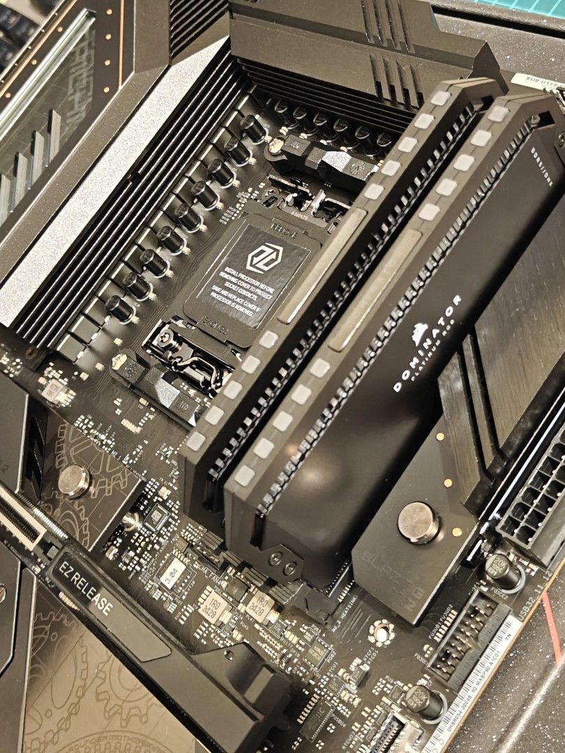 ASRock X870E + Corsair Dominator (Category: Computer Parts) located in Taguig. Submitted by markococoo (Listing ID 1388562522, Image 2). Description: AM5 Mobo + Ram DDR5.