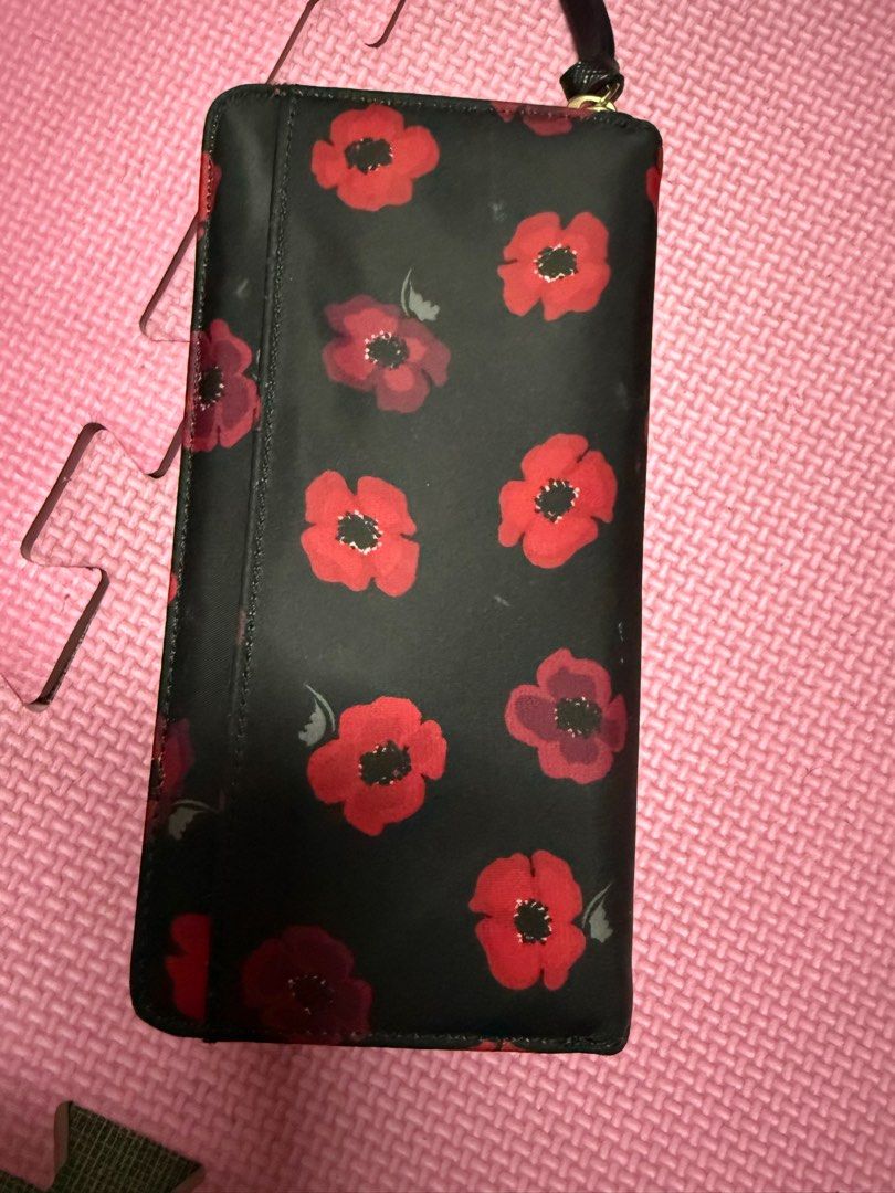 Authentic Kate Spade Long Wallet (Category: Luxury Bags & Wallets) located in Pasay City. Submitted by desencombrerleschoses (Listing ID 1388625666, Image 3). Description: negotiable but not too low pls .