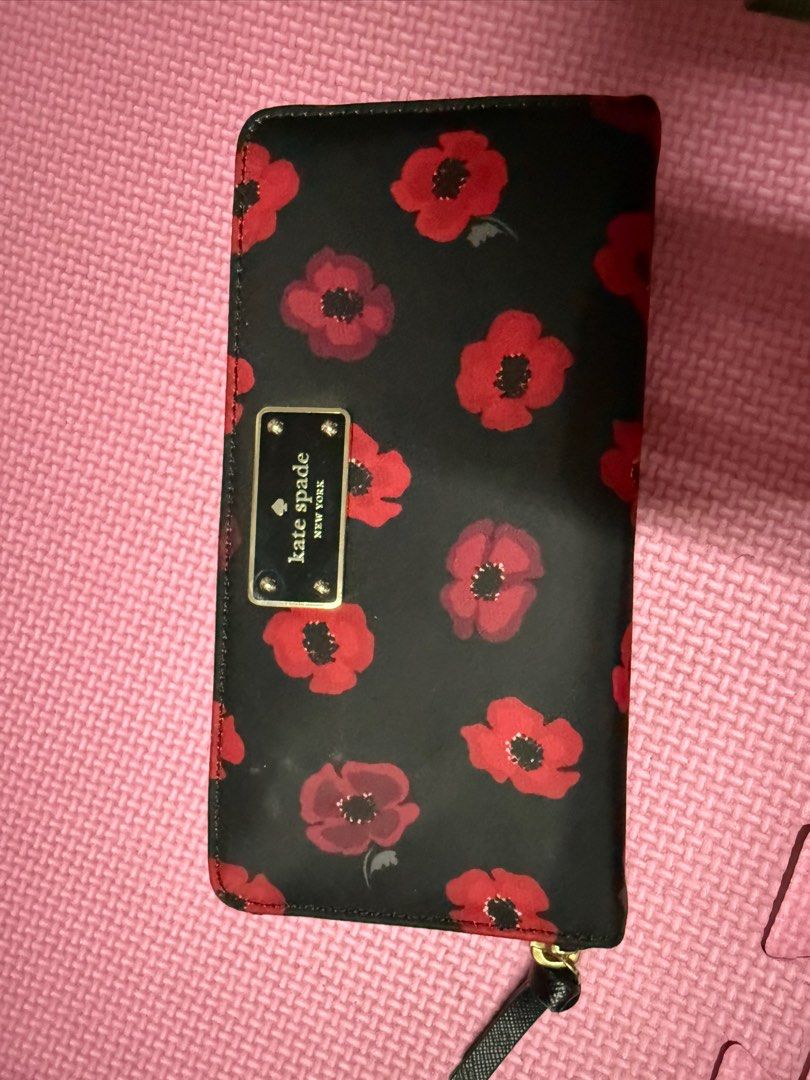 Authentic Kate Spade Long Wallet (Category: Luxury Bags & Wallets) located in Pasay City. Submitted by desencombrerleschoses (Listing ID 1388625666, Image 1). Description: negotiable but not too low pls .