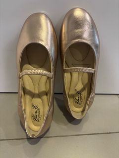 (Category: ) located in . Submitted by rainbowshopper (Listing ID 1388517833, Image 1). Description: .