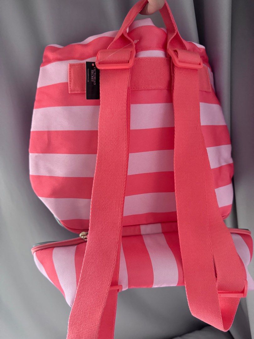 beach bag backpack VICTORIAS SECRET (Category: Purses & Pouches) located in Manila. Submitted by decluterthings888 (Listing ID 1388588532, Image 2). Description: VS.