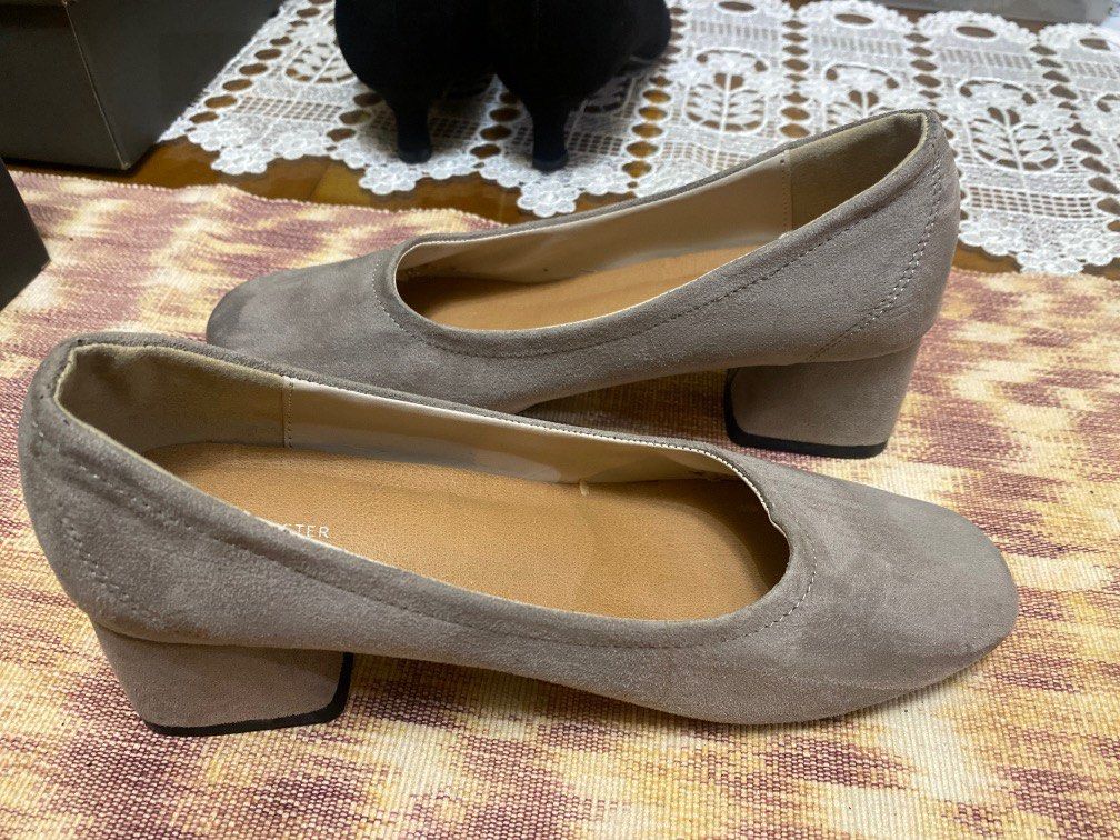 Beige Velvet Block Heels (Category: Heels) located in Makati City. Submitted by declutterteacher (Listing ID 1388616209, Image 2). Description: I'm size 7/24CM.