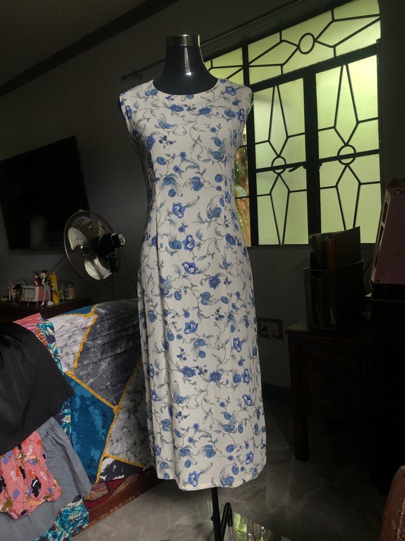 Blue Floral Long Dress (Category: Dresses) located in Calamba. Submitted by ilablue (Listing ID 1388569386, Image 1). Description: Shoulders: 15in Chest:20in Lengh: 45in With side zipper Non stretch Flowy and breathable Can fit s-m.