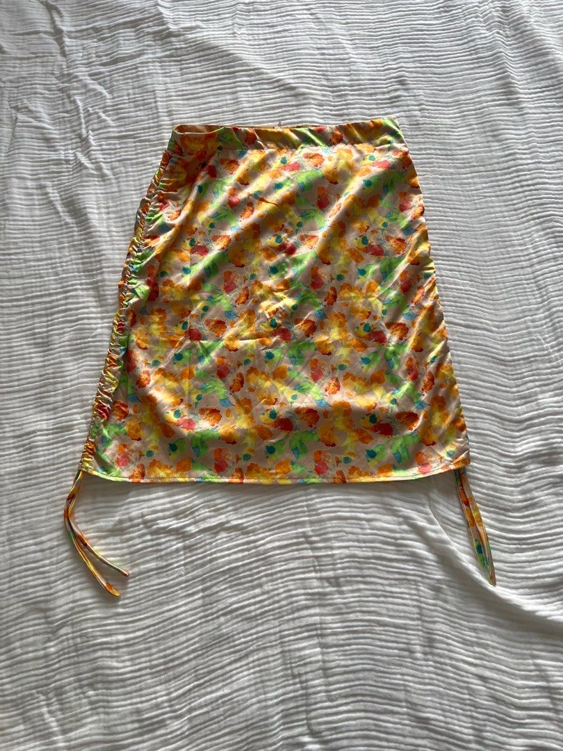 CARLENE DESIGNS Ruched Skirt (Category: Skirts) located in Antipolo. Submitted by prebym_ (Listing ID 1388613668, Image 1). Description: .