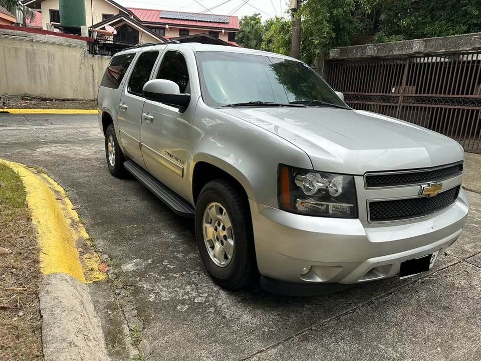 Chevrolet suburban suburban Auto (Category: Used Cars) located in Paranaque City. Submitted by gabriellecruz89 (Listing ID 1388643586, Image 2). Description: well-maintained with captain seats coding Mondays mileage 40,000 reason for selling: bought a new car.