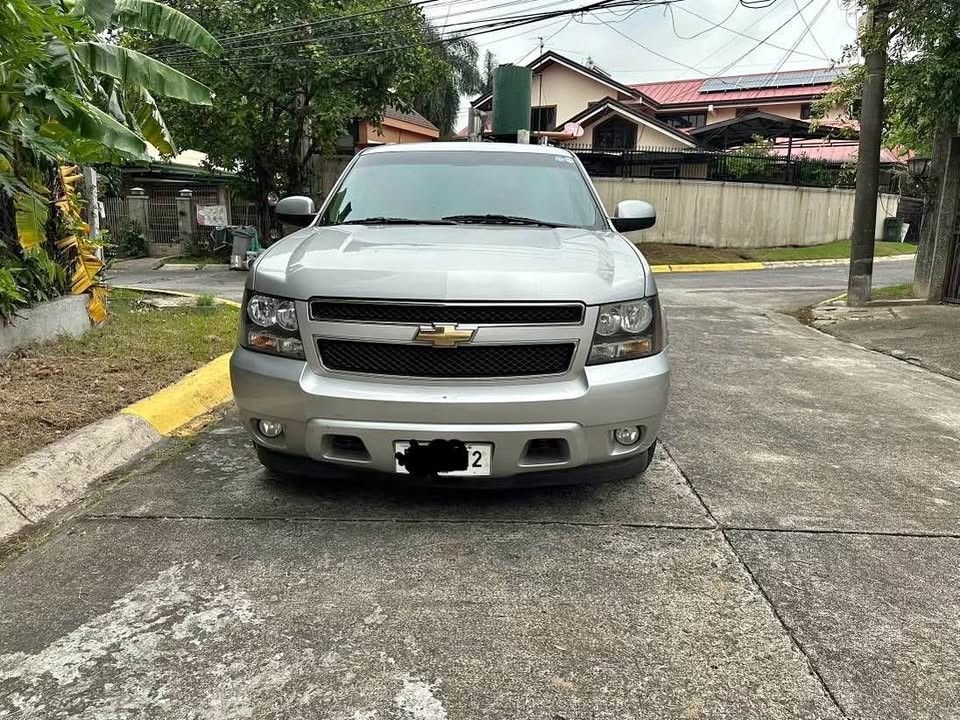 Chevrolet suburban suburban Auto (Category: Used Cars) located in Paranaque City. Submitted by gabriellecruz89 (Listing ID 1388643586, Image 3). Description: well-maintained with captain seats coding Mondays mileage 40,000 reason for selling: bought a new car.