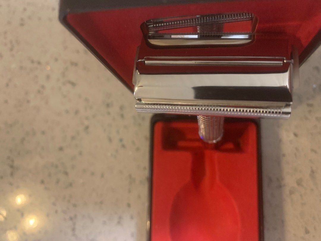 Imported Classic Safety Razor with Case + Blades (US Import) (Category: Everything Else Others) located in Bacoor. Submitted by pipsniper (Listing ID 1388631067, Image 2). Description: Experience a traditional barbershop-style shave with this premium double-edge safety razor, imported from the USA. Crafted with a solid metal handle and textured grip, it ensures a smooth, close, and comfortable shave every time. This set comes in a red velvet-line
