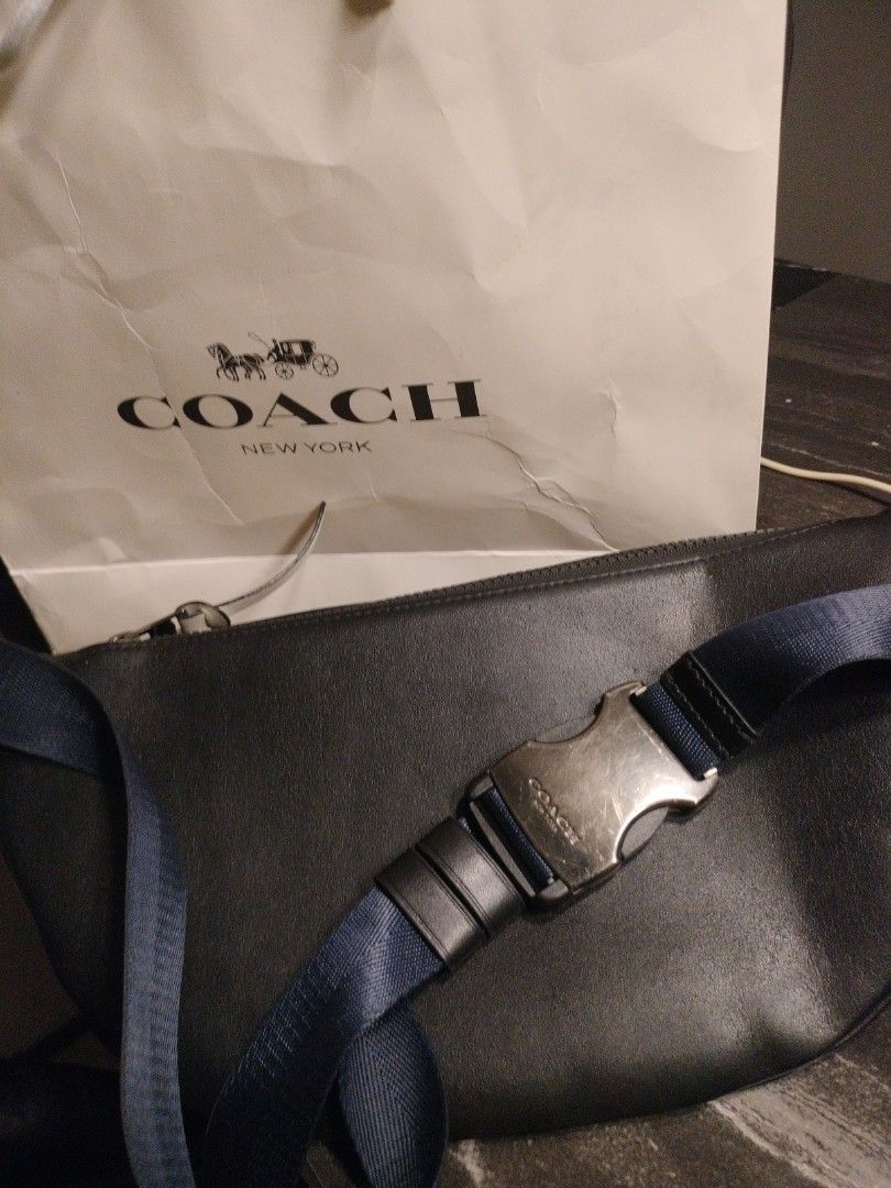 Coach belt bag for only 4k (Category: Looking For) located in Pasig City. Submitted by wenaquilay (Listing ID 1388624118, Image 3). Description: slight used but not abused. DM me negotiable.